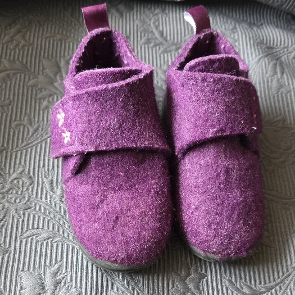 Cozy Purple Skidders Shoes - Picture 4 of 4